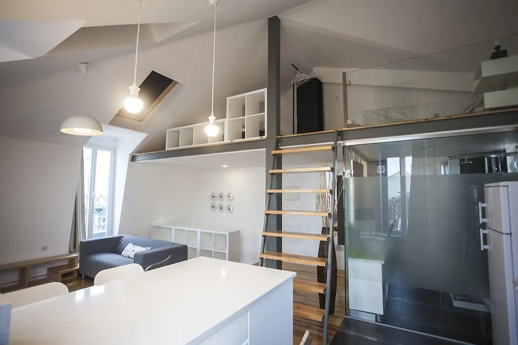 فندق Lisboaفي  Mezzanine With A View In Bairro Alto شقة Lisboa